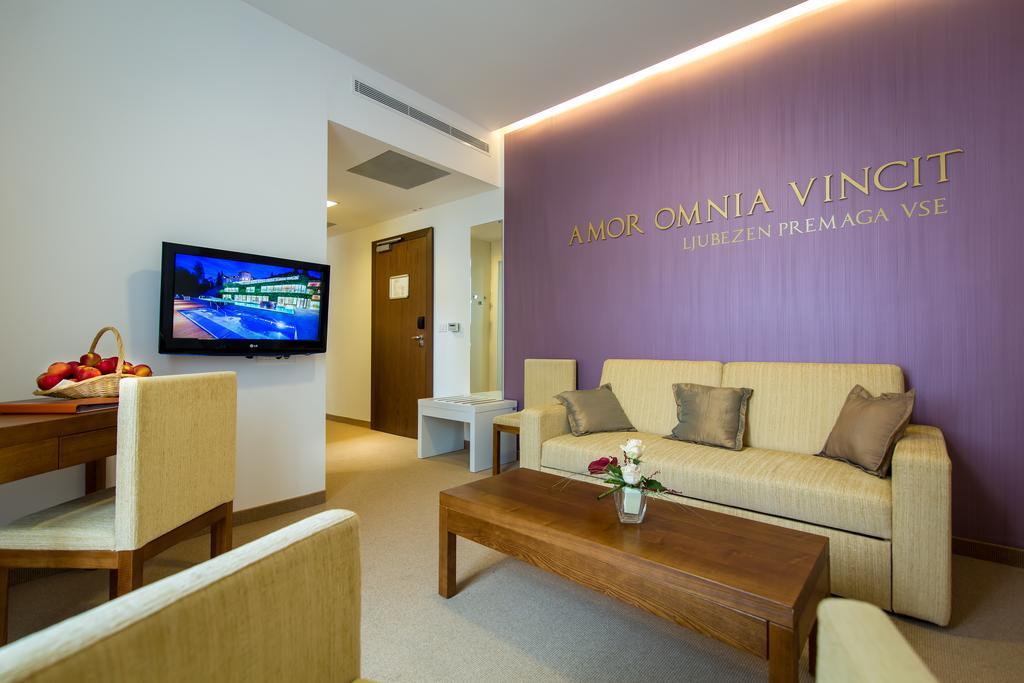 Rimske Terme - Hotel Zdraviliski Dvor 림스키타플레스 객실 사진