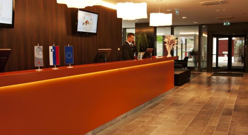 Rimske Terme - Hotel Zdraviliski Dvor 림스키타플레스 외부 사진