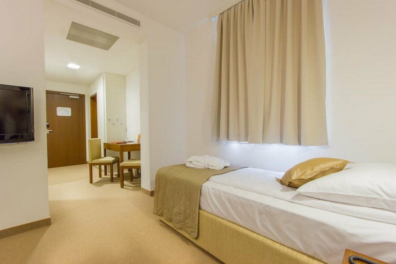 Rimske Terme - Hotel Zdraviliski Dvor 림스키타플레스 외부 사진
